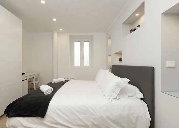 Mondrian L Bb * Триест